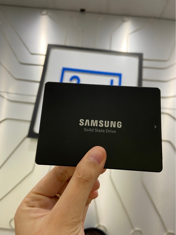 Ổ cứng SSD Samsung 870 EVO 1TB 2.5" SATA 3 - Màu đen - Ngoại hình: 99% - Body