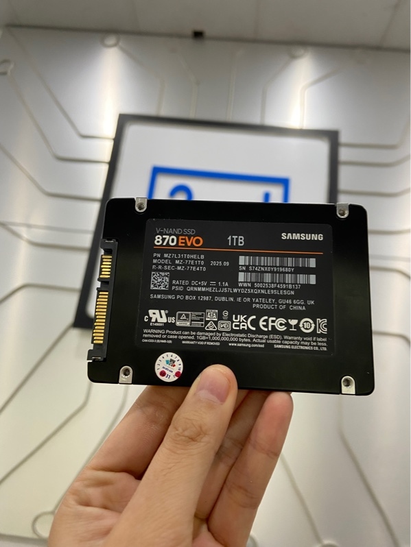 Ổ cứng SSD Samsung 870 EVO 1TB 2.5" SATA 3 - Màu đen - Ngoại hình: 99% - Body