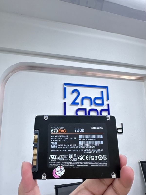 Ố cứng SSD Samsung 870 EVO - Sata 250gb - Sức khoẻ 96% - Chạy 159 giờ - Màu đen - Ngoại hình 98% - Body