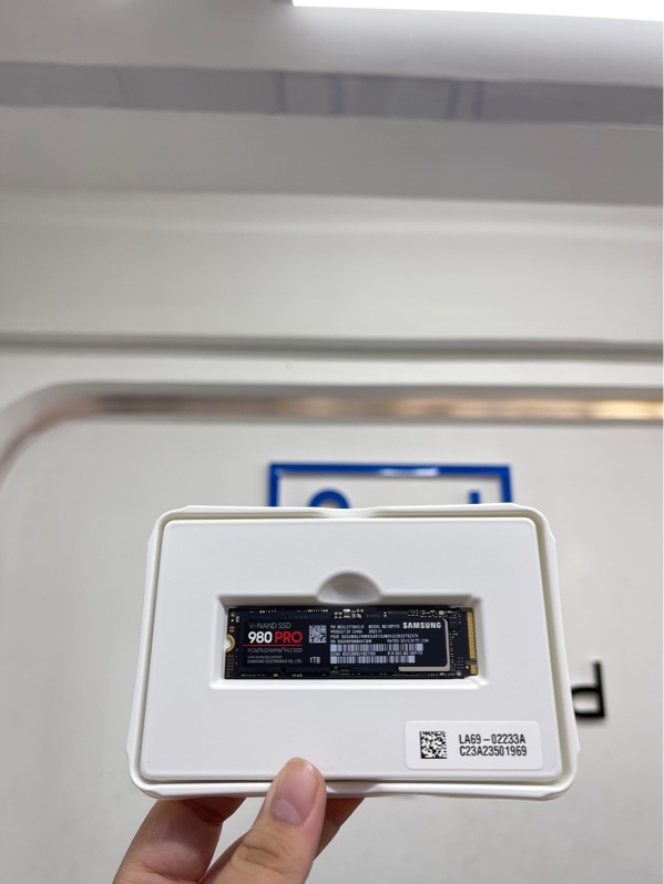 Ổ cứng SSD Samsung 980 PRO 1TB M.2 NVMe PCIe Gen 4.0 x4 - Màu đen - Ngoại hình 98% - sức khỏe 90 - Kèm box - Còn bảo hành đến 12/2028