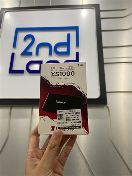 Ổ cứng SSD XS1000 1TB - Màu đen - Ngoại hình: 98% - Kèm Box