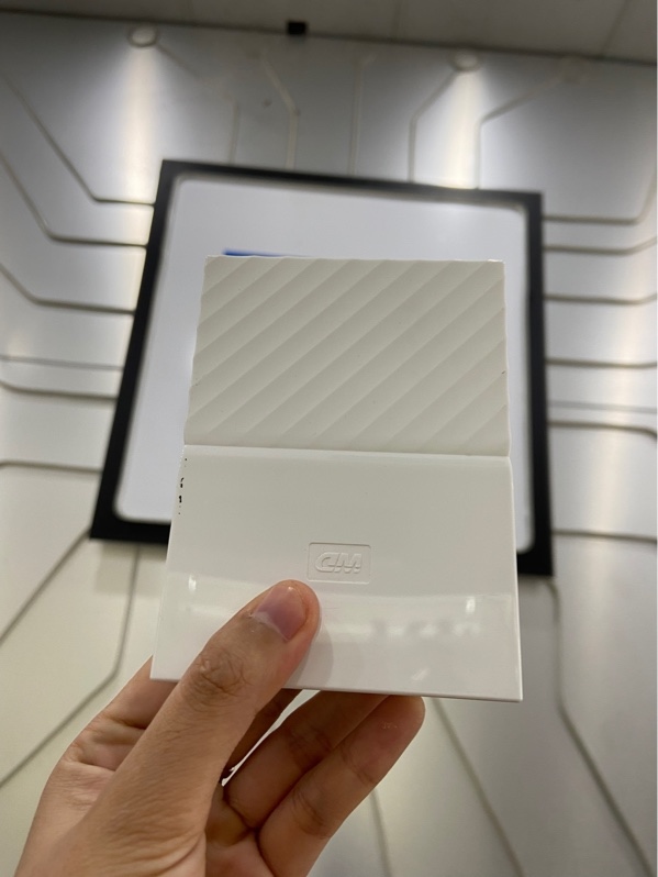 Ổ Cứng WD my passport Portable Drive 2TB External - Chạy 59 giờ - Tốt - Màu trắng - Ngoại hình: 98% - Kèm Box