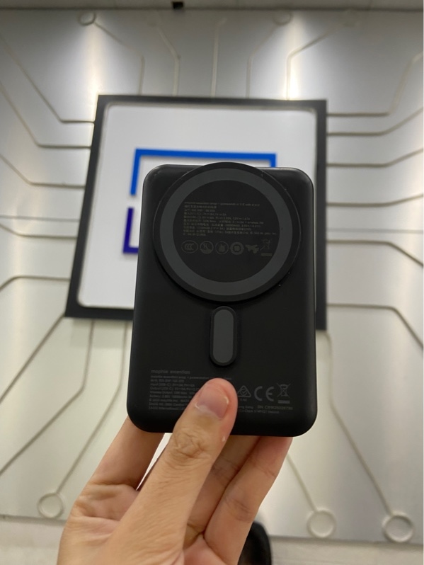 Pin sạc dự phòng Mophie Essentials Snap+ 10000mAh - Màu đen - Ngoại hình: 98% - Body