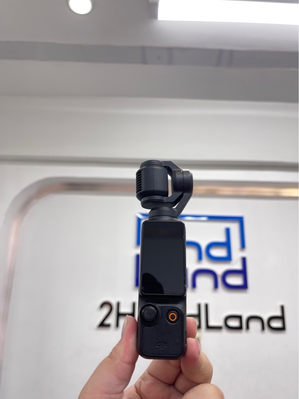 Pocket 3 creator combo - Màu đen - Ngoại hình 97,5% - Trầy nhẹ cam, thiếu nam châm của mic, thiếu dây đeo, thiếu dây sạc, trục pan bị lệch nhẹ nhưng vẫn hoạt động bình thường