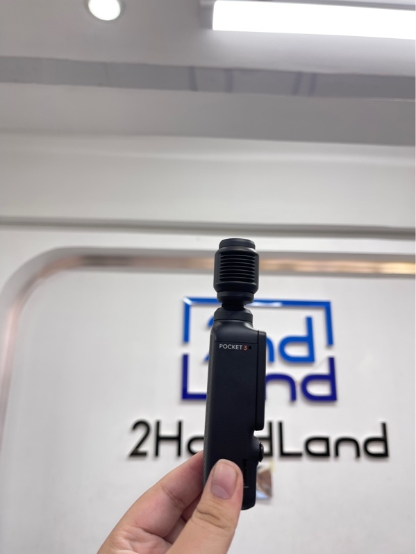 Pocket 3 creator combo - Màu đen - Ngoại hình 97,5% - Trầy nhẹ cam, thiếu nam châm của mic, thiếu dây đeo, thiếu dây sạc, trục pan bị lệch nhẹ nhưng vẫn hoạt động bình thường