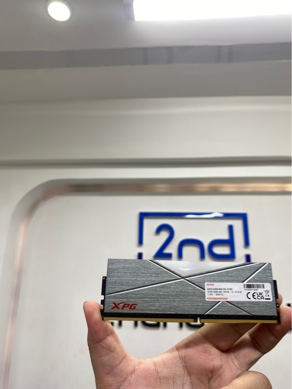 Ram ADATA XPG Spectrix D50 RGB Grey 16GB - DĐR4 - bus 3200Mhz - Màu đen - Ngoại hình 98% - Body
