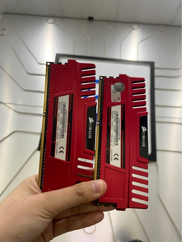 Ram Corsair 8GB ( 2x4GB) - Buss 1600MHz - Màu đỏ - Ngoại hình: 98% - Body