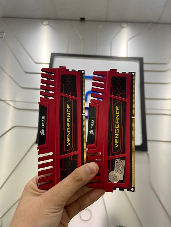 Ram Corsair 8GB ( 2x4GB) - Buss 1600MHz - Màu đỏ - Ngoại hình: 98% - Body