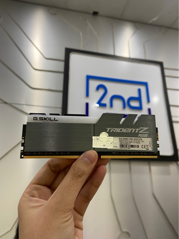 Ram GSkill TridentZ RGB - DDR4 - 16GB Bus 3200 - Màu đen - Ngoại hình: 98% - Body