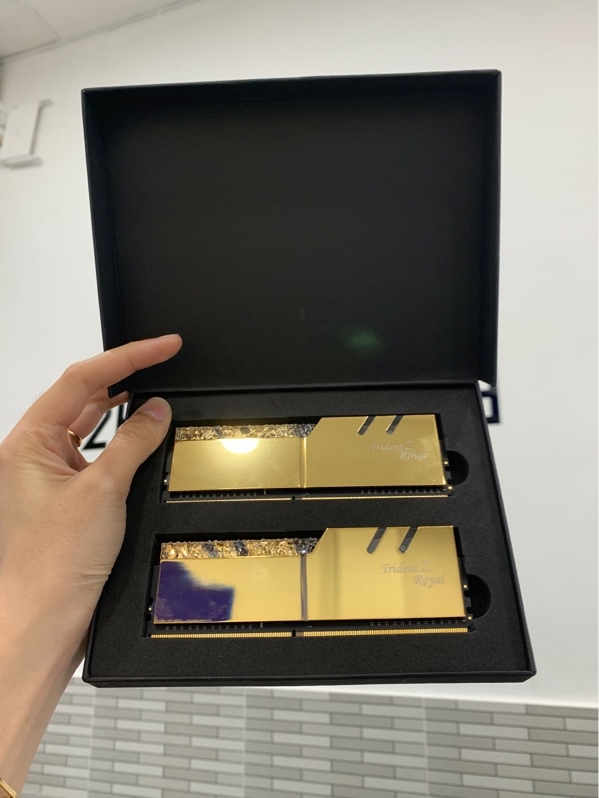 RAM máy tính G.Skill Trident Z Royal - 2x8GB, Bus 3200 - Màu vàng - Box