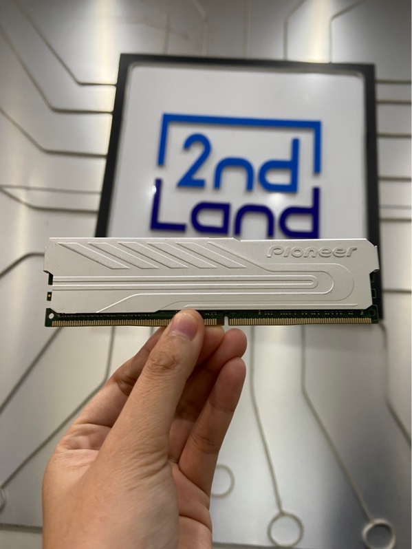 RAM PIONEER DDR4 3200 8G - Màu trắng - Ngoại hình: 98% - Xước nhẹ - Body