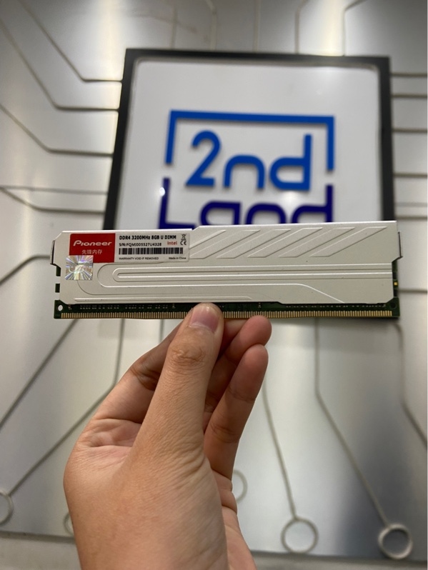 RAM PIONEER DDR4 3200 8G - Màu trắng - Ngoại hình: 98% - Xước nhẹ - Body