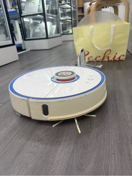 Robot hút bụi Xiaomi Roborock Gen 2 - Màu trắng - Ngoại hình 97% - Máy kêu lớn , nghẹt bơm nước - Kèm đế sạc , 2 chổi , giẻ lau 1