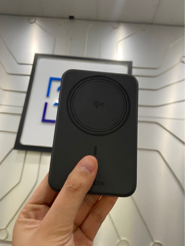 Sạc Dự Phòng Ugreen 10000MAh Magnetic Wireless - Màu đen - Ngoại hình: 97% - Body