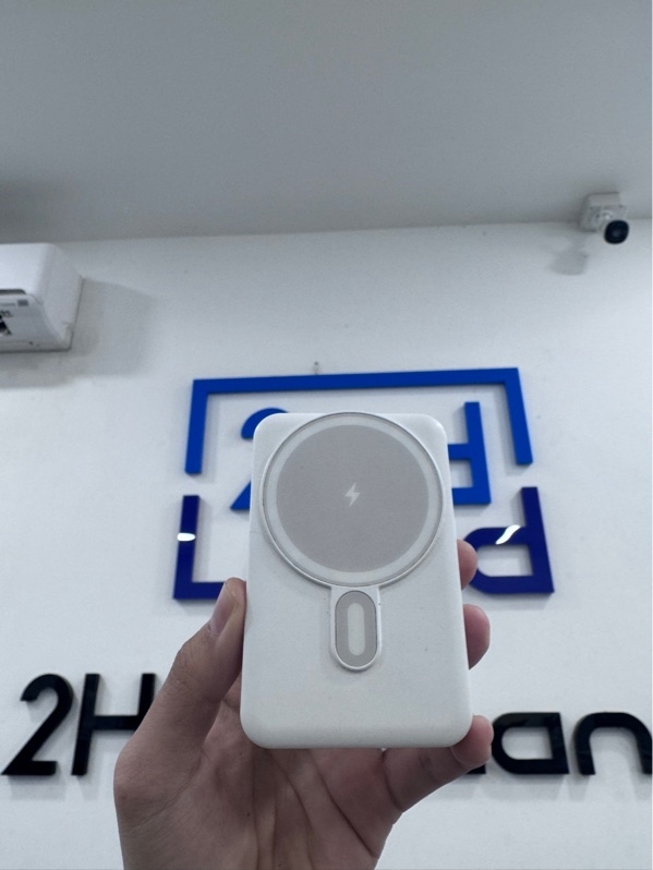 Sạc magsafe Nohon NX-P67 - 10000mAh - Màu trắng - Ngoại hình 97% - Ố vàng nhẹ, trầy xước - Body
