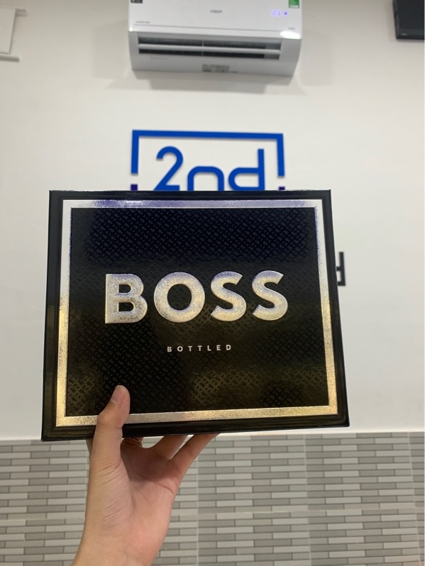 Set 3 món Boss Hugo bottled - EDT - 10ml + 100ml + sữa tắm - Box