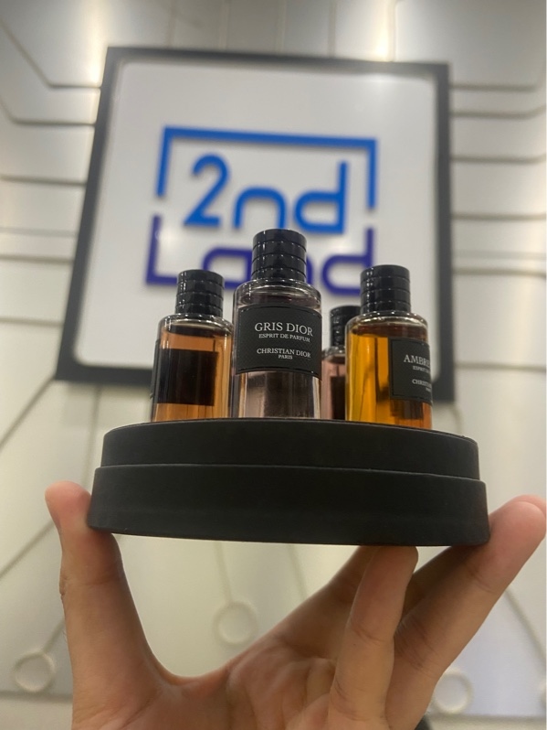 Set Nước Hoa Unisex Dior La Collection Privée Christian Dior Esprits De Parfum Discovery Mini - Gồm: Gris Dior (7/7,5ml), Ambre Nuit ( 7/7,5ml), Rouge Trafalgar, Oud Ispahan, Lucky - FullBox