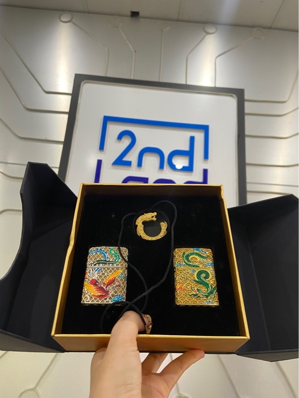 Set ZIPPO USA Rồng Phượng cao cấp Limited - ZN285 - Màu bạc - Ngoại hình: 98% - Thiếu 1 miếng dây chuyền - Kèm Box