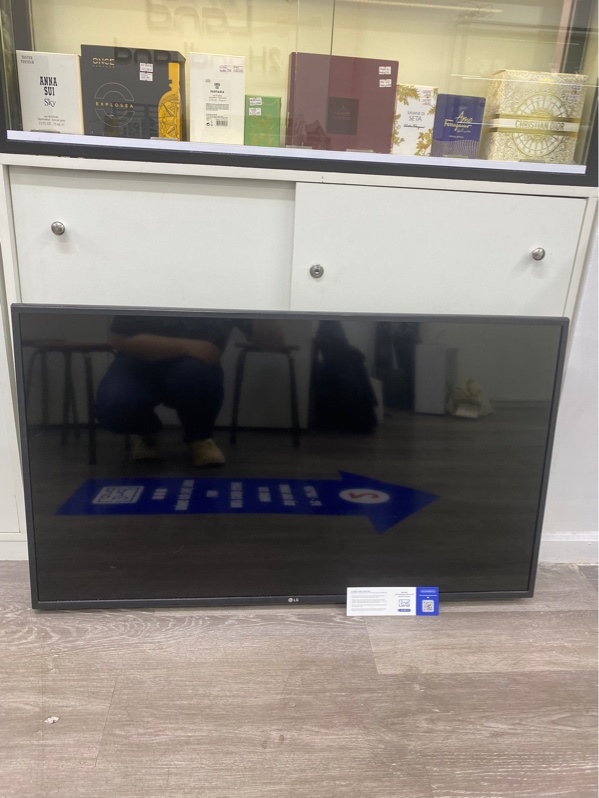 Smart Tivi LG 4K 43 inch 43UK6200PTA - Màu đen - Ngoại hình 98% - Kèm 1 remote