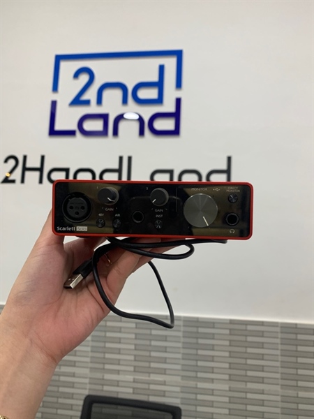 Sound card Focusrite scarlett solo gen 4 - Màu đỏ - Ngoại hình: 98% - Body, kèm cáp usb