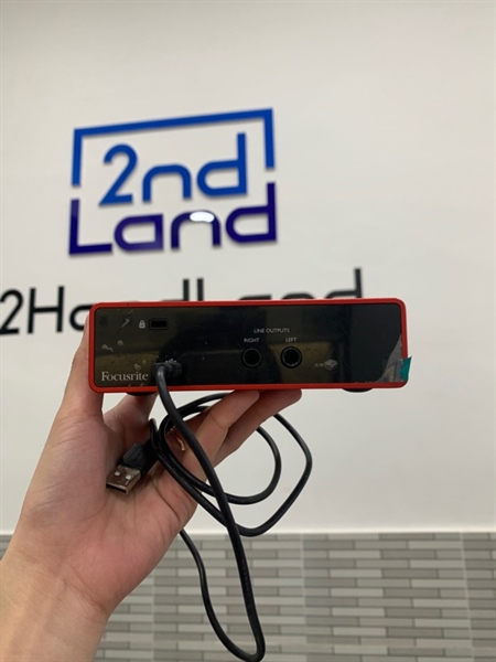 Sound card Focusrite scarlett solo gen 4 - Màu đỏ - Ngoại hình: 98% - Body, kèm cáp usb 2