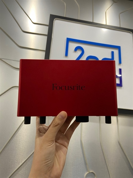 SoundCard Focusrite Scarlett 2i2 Gen 4 - Màu đỏ - Ngoại hình: 98% - Kèm dây nguồn zin