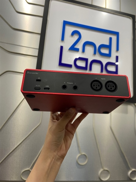 SoundCard Focusrite Scarlett 2i2 Gen 4 - Màu đỏ - Ngoại hình: 98% - Kèm dây nguồn zin 2
