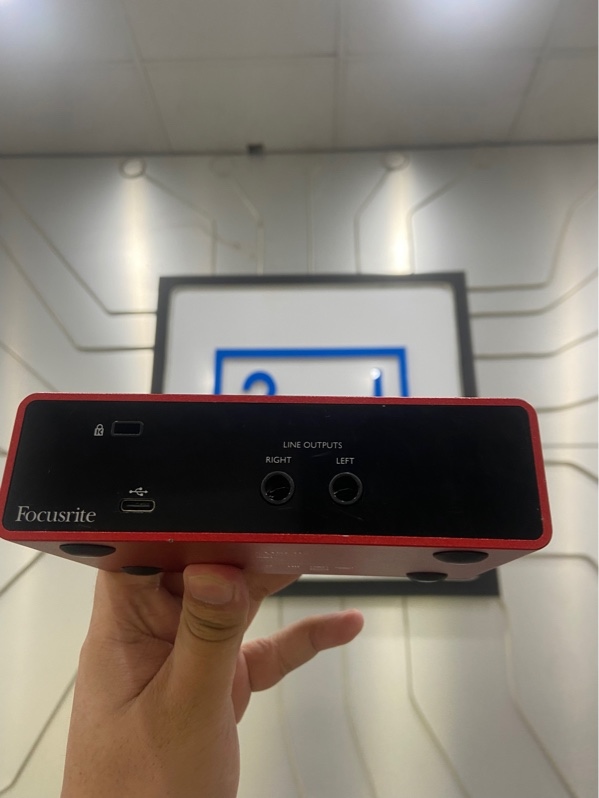 Soundcard Focusrite Scarlett Solo 3rd Gen - Màu đỏ - Ngoại hình: 97% - Trầy xước - Kèm nguồn linh kiện