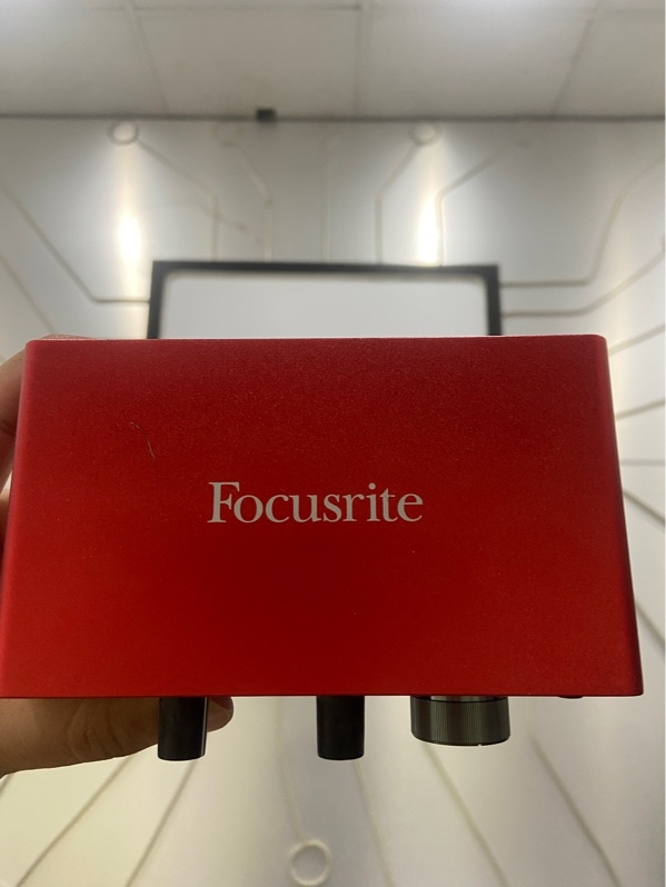 Soundcard Focusrite Scarlett Solo 3rd Gen - Màu đỏ - Ngoại hình: 97% - Trầy xước - Kèm nguồn linh kiện