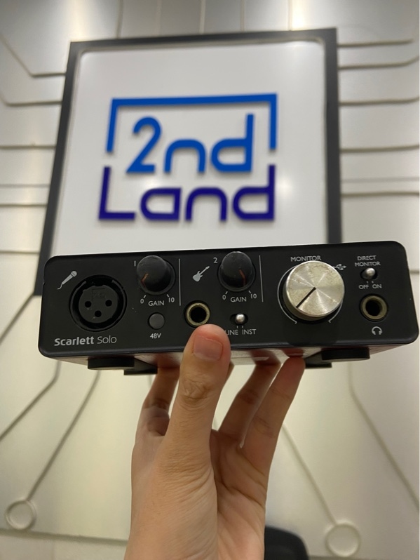 Soundcard Focusrite Scarlett Solo Gen 2 - Màu đỏ - Ngoại hình: 97% - Xước nhiều, dây kết nối rỉ sét - Kèm dây kết nối