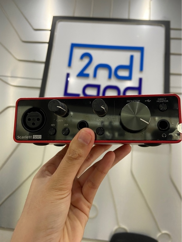 SoundCard Focusrite Solo Gen 3 - Màu đỏ - Ngoại hình: 98% - Kèm dây kết nối