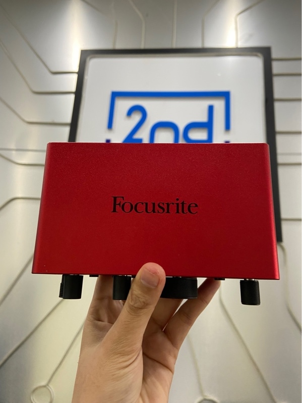 SoundCard Focusrite Solo Gen 4 - Màu đỏ - Ngoại hình: 98% - Kèm dây kết nối , Jack 6.5mm