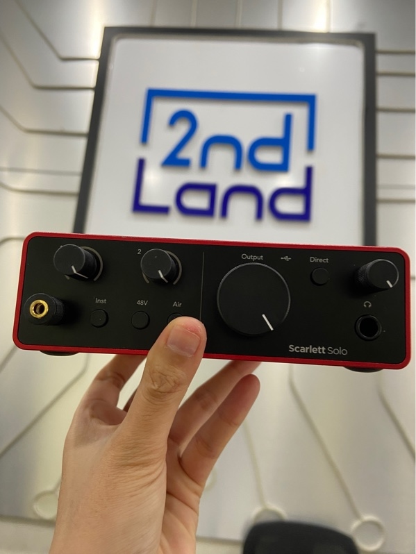 SoundCard Focusrite Solo Gen 4 - Màu đỏ - Ngoại hình: 98% - Kèm dây kết nối , Jack 6.5mm
