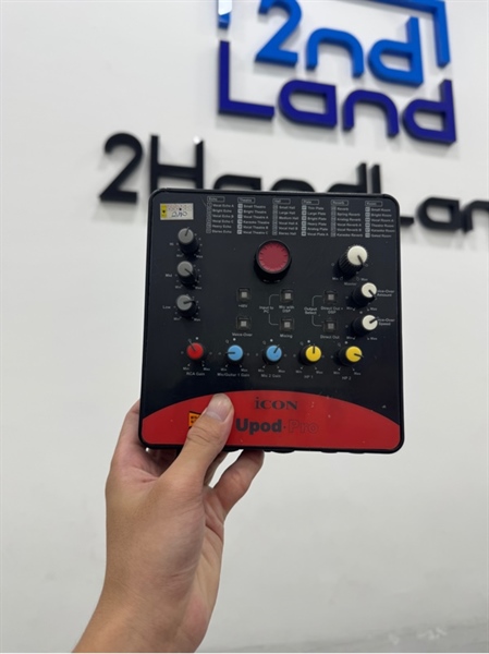 Soundcard Icon Upod Pro - Màu đen đỏ - Ngoại hình 97% - Kèm MICRO TAKSTAR PC K320 + dây nguồn + dây kết nối +tay gắn mic