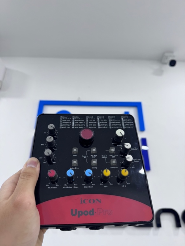 Soundcard Icon Upod Pro - Màu đen - Ngoại hình 97% - Trầy xước 2 mặt nhiều - Kèm 1 dây nguồn, 1 dây kết nối 3.5mm