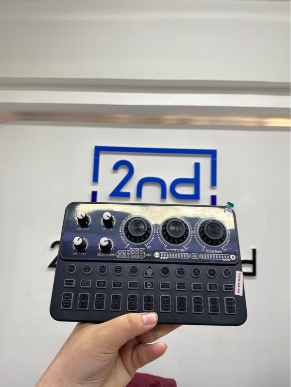 Soundcard k900 - Màu đen - Ngoại hình 98% - Kèm dây usb to c, 3.5 to 3.5, tai nghe có dây 3.5