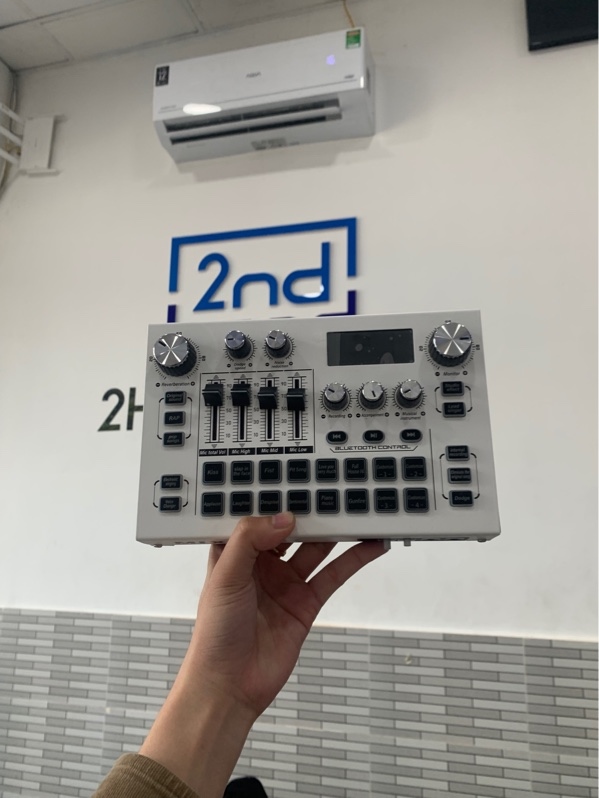Soundcard livestream x7 - Màu trắng - Ngoại hình: 98% - Fullbox