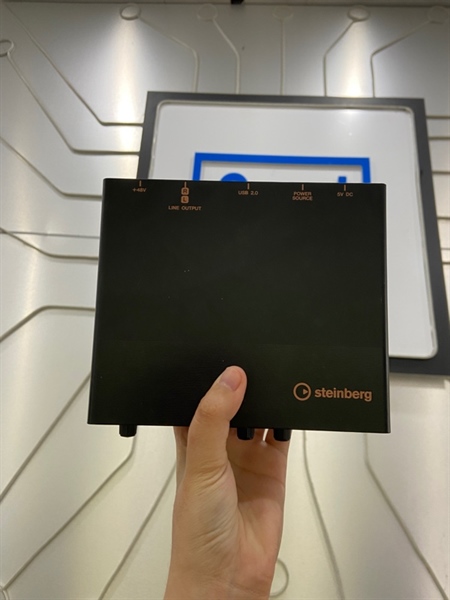 Soundcard UR12 - Màu đen - Ngoại hình: 97% - Kèm dây 6.5mm