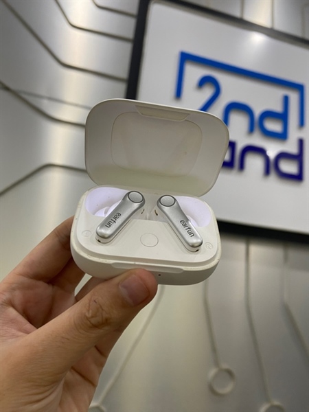 Tai nghe Air Pro 4 ANC TW600 - Màu trắng - Ngoại hình: 97% - Xước ngay logo - Body 2