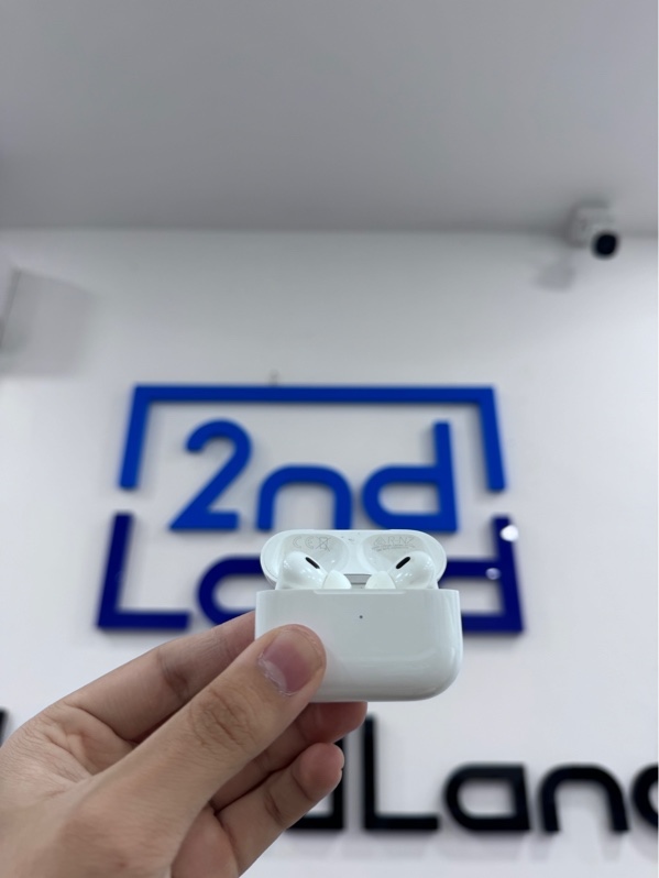 Tai nghe Airpod Pro 2 lightning - Màu trắng - Ngoại hình 97% - Case trầy xước, hai tai ố nhẹ - Kèm sạc linh kiện