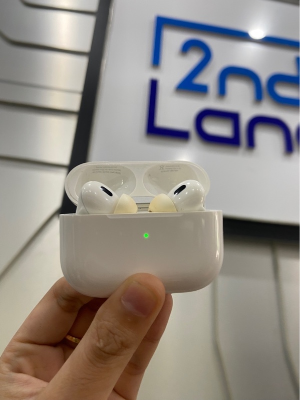 Tai nghe Airpod Pro 2 Lightning - Màu trắng - Ngoại hình: 97% - Tai phải trầy cấn, Tips tai ố - Body