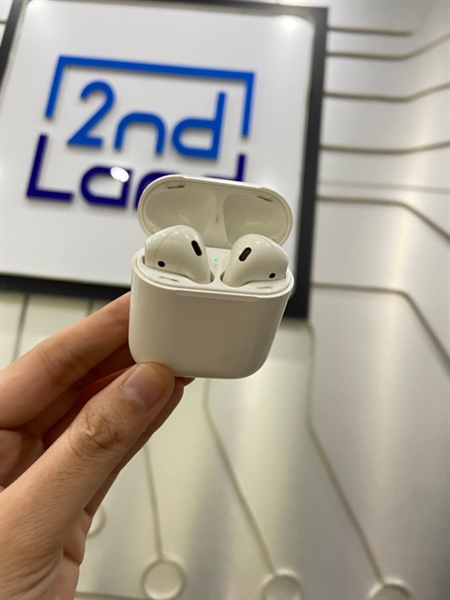Tai nghe Airpods 1 - Màu trắng - Ngoại hình: 96% - Chân tai nghe cháy lòi lõm, tia trái nhỏ rè - Body - không bảo hành 1