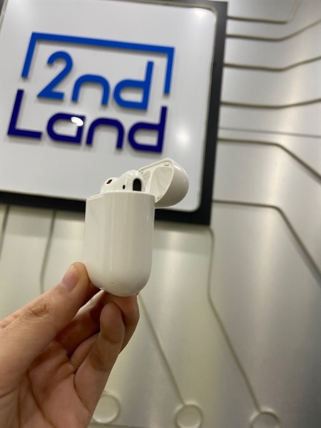 Tai nghe Airpods 1 - Màu trắng - Ngoại hình: 96% - Chân tai nghe cháy lòi lõm, tia trái nhỏ rè - Body - không bảo hành 2