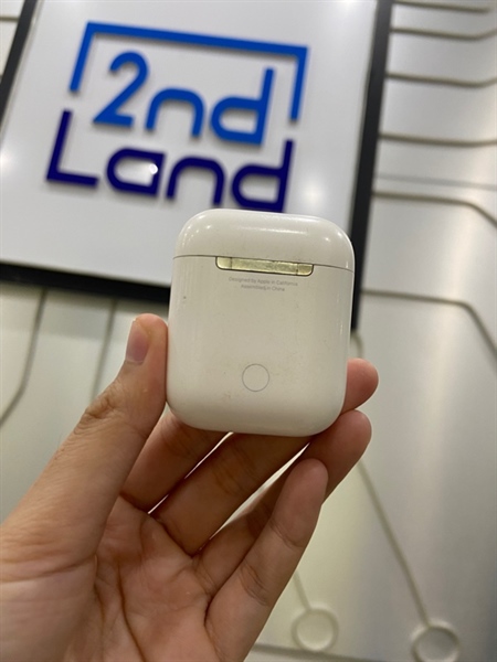 Tai nghe Airpods 1 - Màu trắng - Ngoại hình: 96% - Chân tai nghe cháy lòi lõm, tia trái nhỏ rè - Body - không bảo hành 3