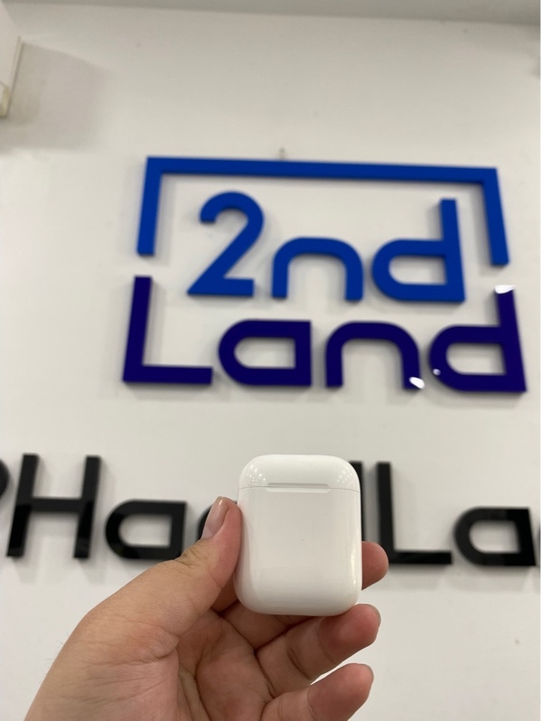 Tai nghe Airpods 1 - Màu trắng - Ngoại hình 97% - Case trầy , tai nghe trầy cấn - Kèm Box