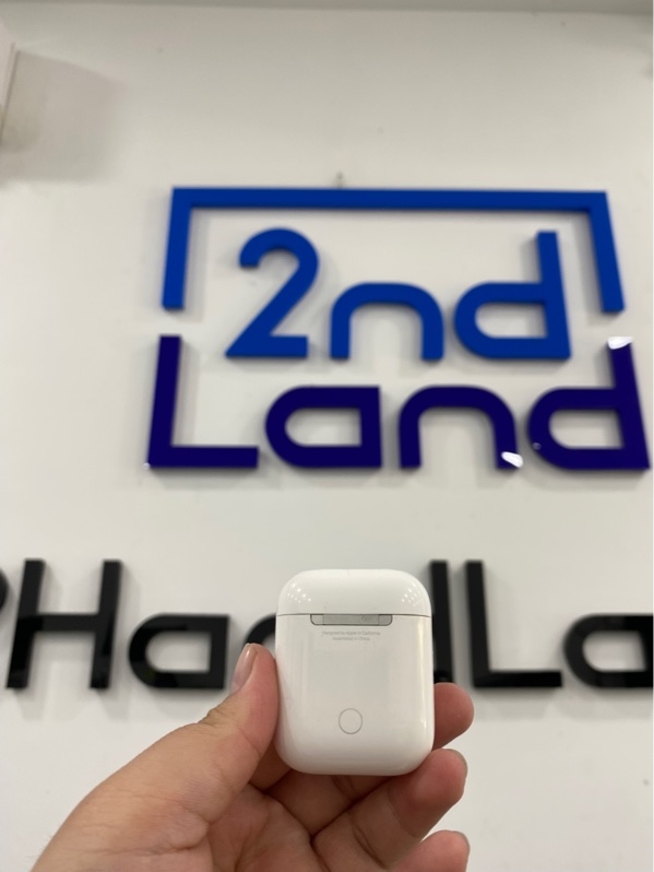 Tai nghe Airpods 1 - Màu trắng - Ngoại hình 97% - Case trầy , tai nghe trầy cấn - Kèm Box