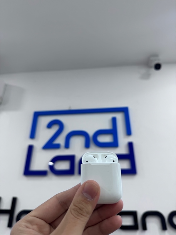 Tai nghe Airpods 2 - Màu trắng - Ngoại hình 96% - Case trầy, bên trong trầy - Body