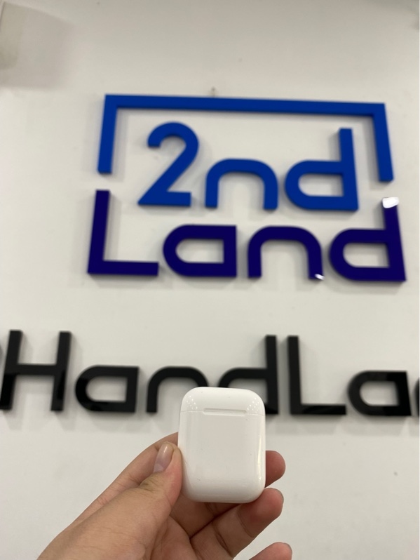 Tai nghe Airpods 2 - Màu trắng - Ngoại hình 97% - Case cấn, hai tai có vết cấn - Body