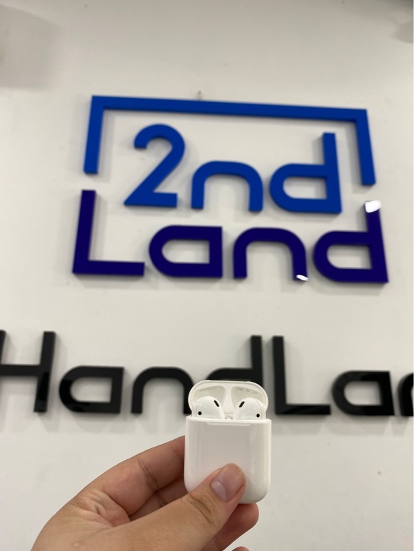 Tai nghe Airpods 2 - Màu trắng - Ngoại hình 97% - Case cấn, hai tai có vết cấn - Body