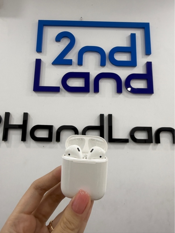 Tai nghe Airpods 2 - Màu trắng - Ngoại hình 97% - Tai trái nứt - Kèm Box